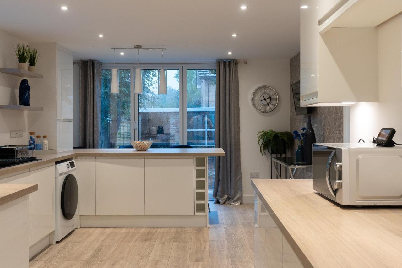 Luxury Living Away From Home Redhill  Exterior foto